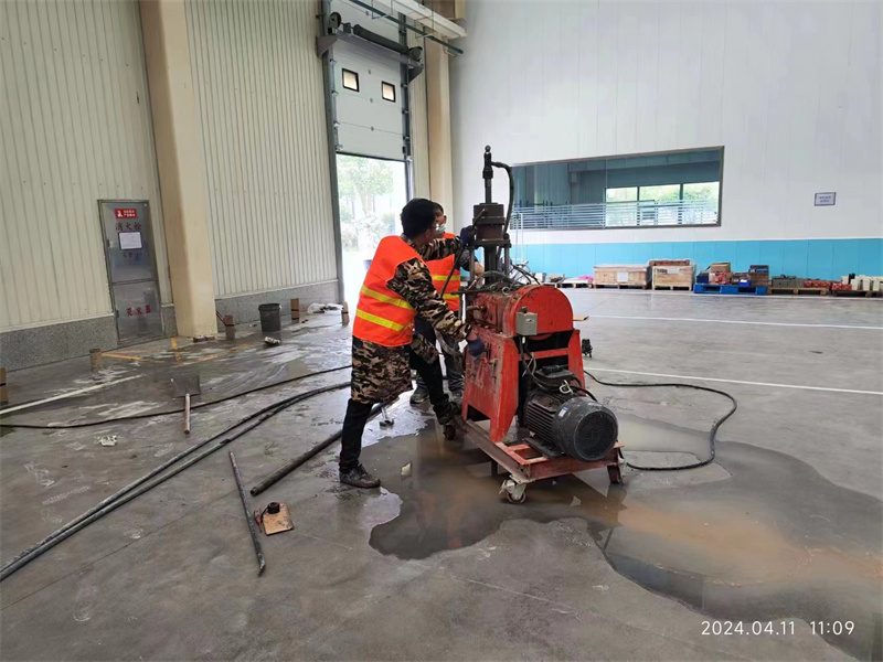 阳西厂房地面下沉塌陷注浆加固施工